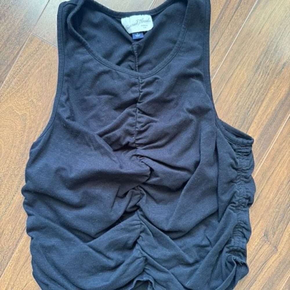 Universal Thread L black ruched v neck tank top